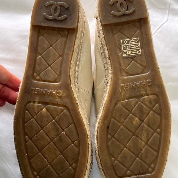 NWT- UNIQUE IVORY COLOR- NOT BEIGE- Chanel Leather Espadrilles Ivory/Black. - Picture 5 of 9